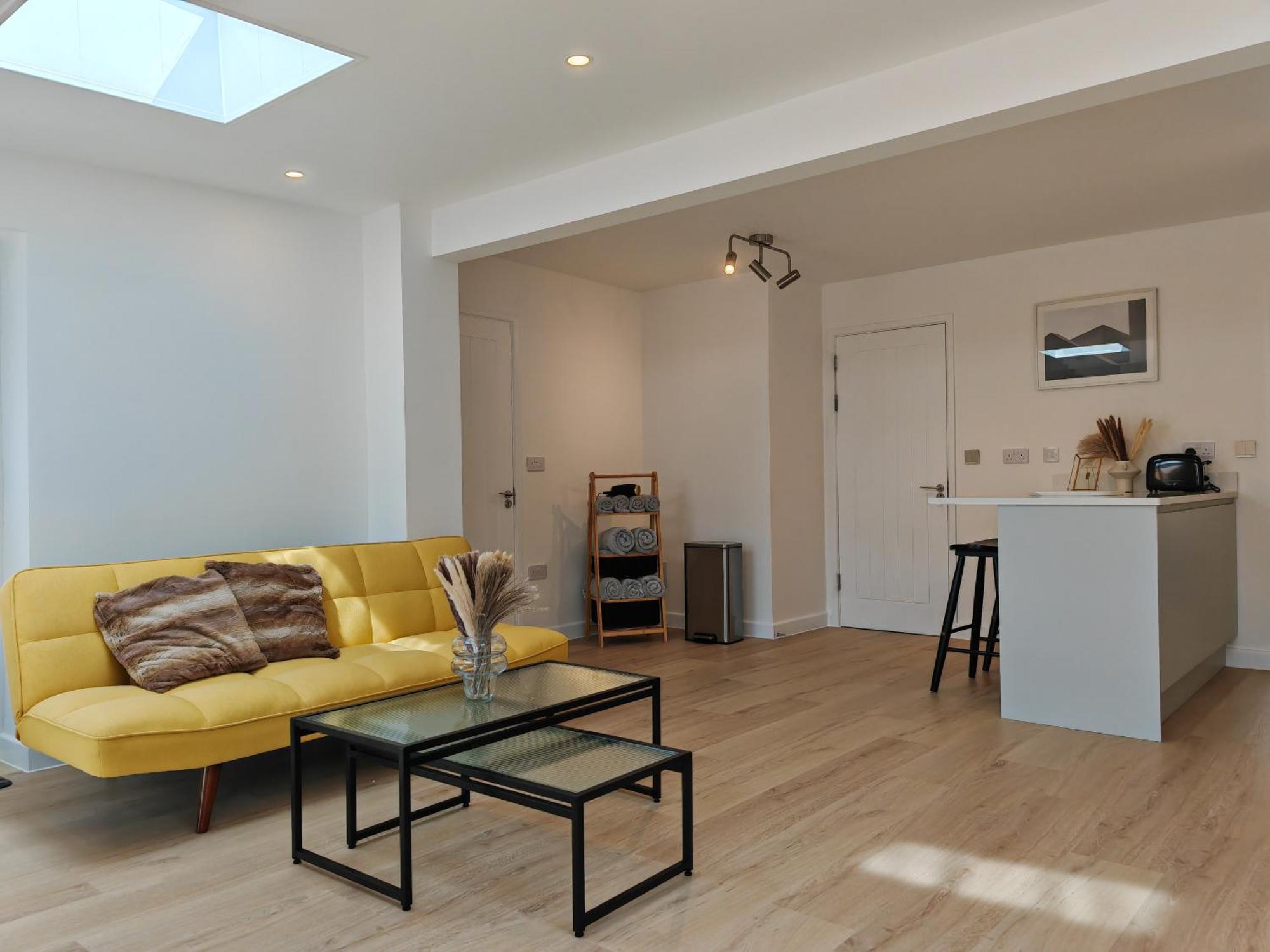 Gated 4 Guests House Free Parking *