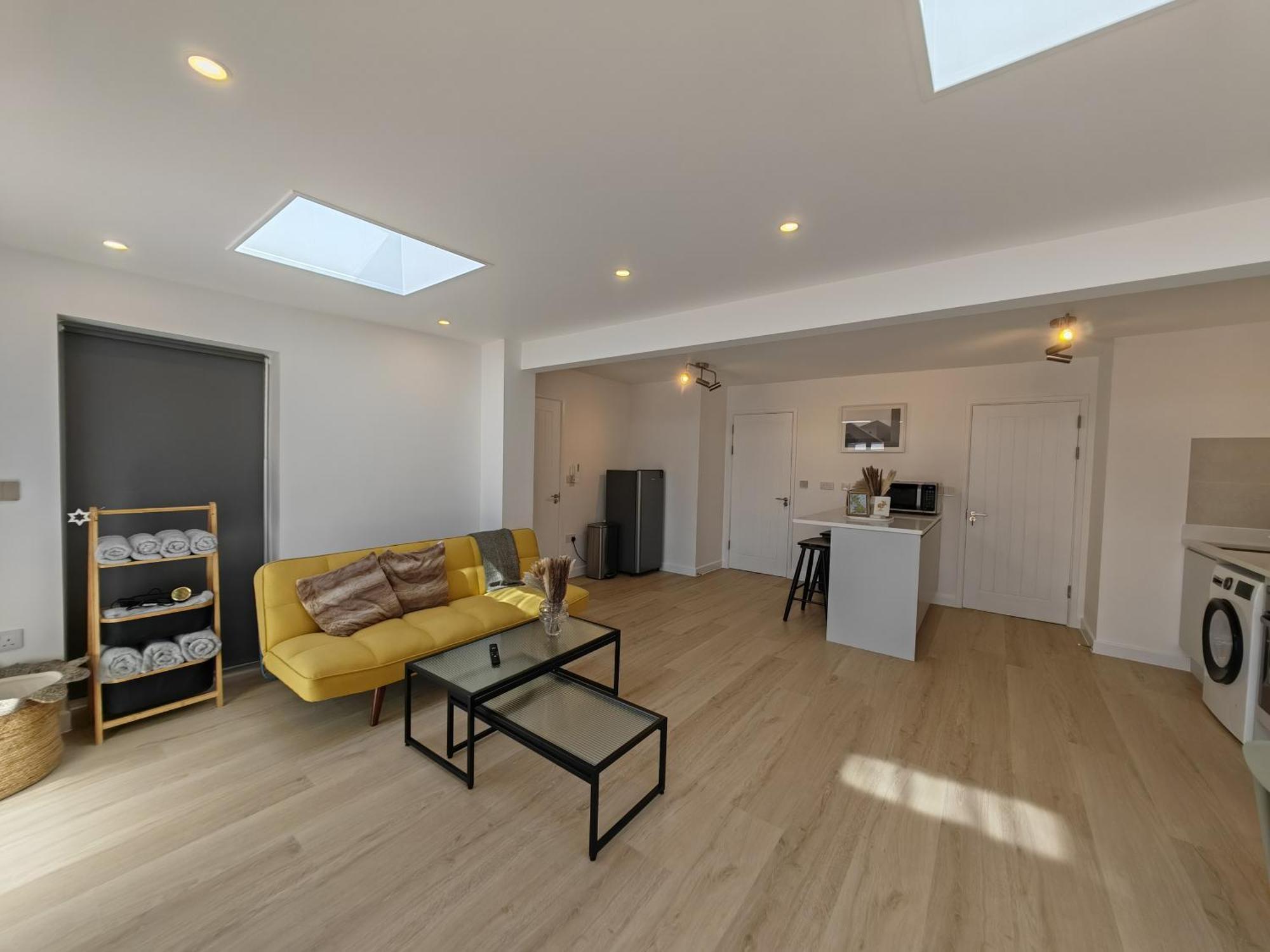 Gated 4 Guests House Free Parking Holiday home