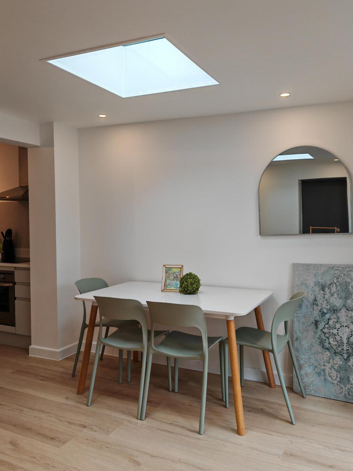 Gated 4 Guests House Free Parking Holiday home *